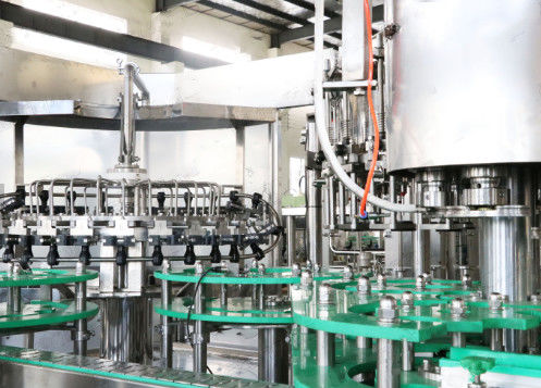 Αυτόματη πλήρωση μη αλκοολούχων ποτών γεμίζοντας μηχανών 200-2000ML ποτών της PET ενωμένη με διοξείδιο του άνθρακα μπουκάλι