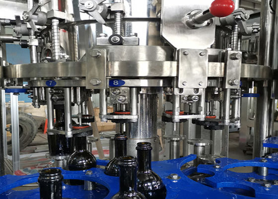 Το μπουκάλι γυαλιού ένωσε το μπουκάλι γυαλιού μηχανών πλήρωσης μη αλκοολούχων ποτών με την κορώνα ΚΑΠ με διοξείδιο του άνθρακα